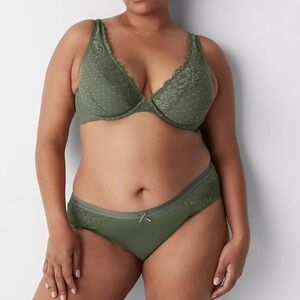 No-Show Lace-Back Hipster Panty